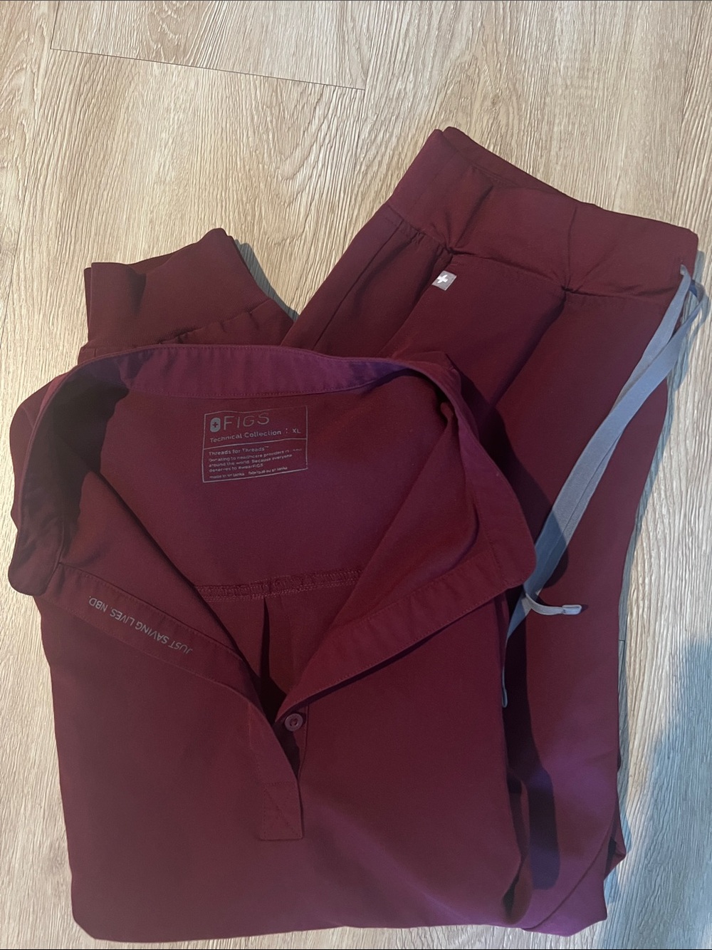 Figs Women’s burgundy XL Jogger & XL Rafaela Scrub Top Set